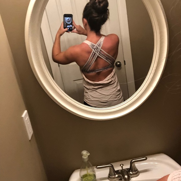 Flowy LuLu Lemon Built in Bra Workout Top - Picture 3 of 5